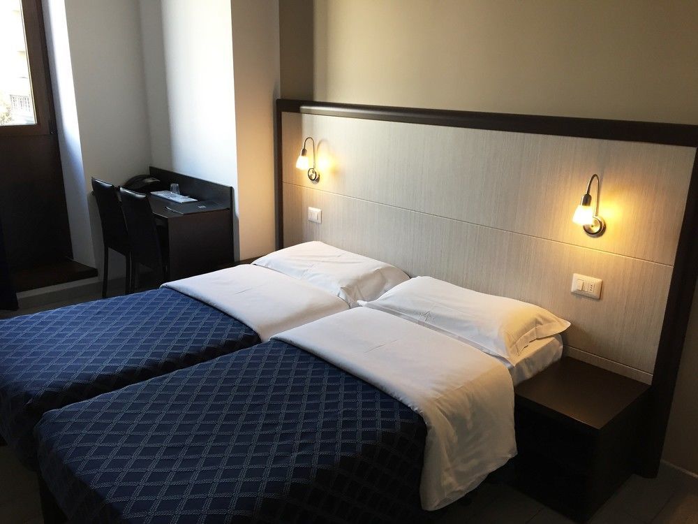 Av Hotel Milano Εξωτερικό φωτογραφία