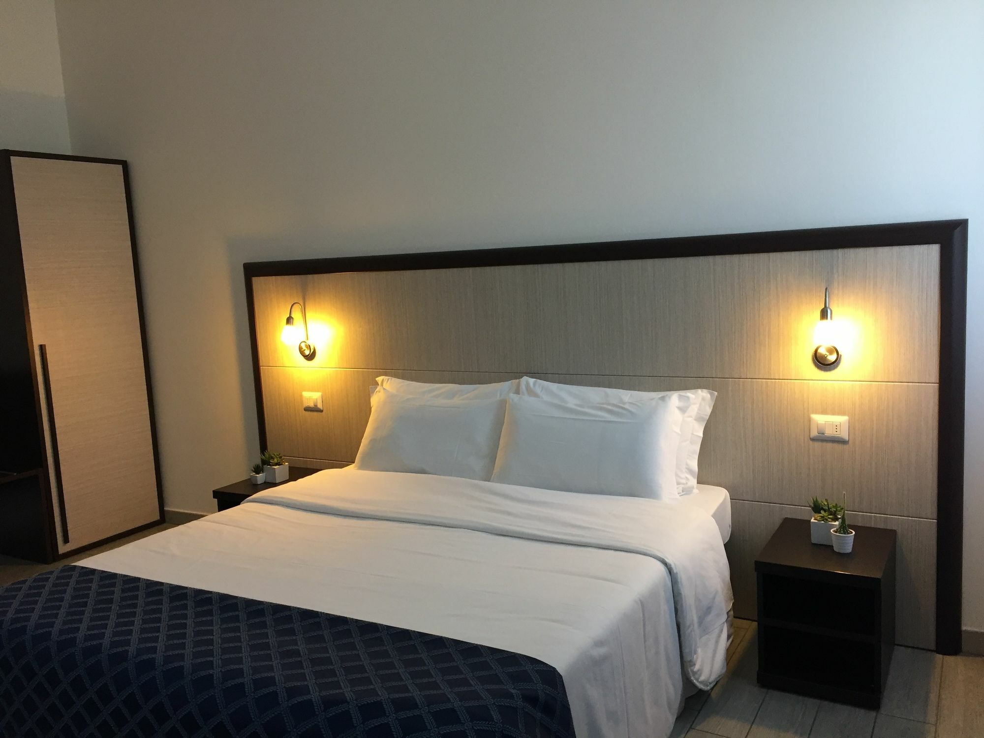 Av Hotel Milano Εξωτερικό φωτογραφία